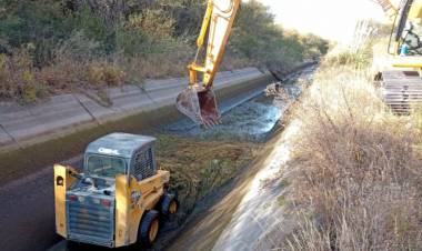Finalizó la limpieza del canal Paso de las Carretas