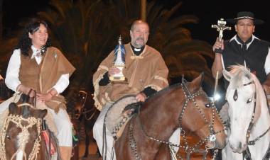 Villa de la Quebrada : el Obispo y la Intendenta de a caballo en la veneración Patronal