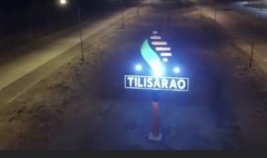 Tilisarao innova.Un cartel de ingreso acorde a su historia 