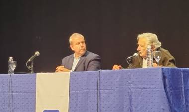 Pepe Mugica contra las 40 casas de Poggi, ñoquis su mujer y campos y vacas injustificables de cómo empezó 
