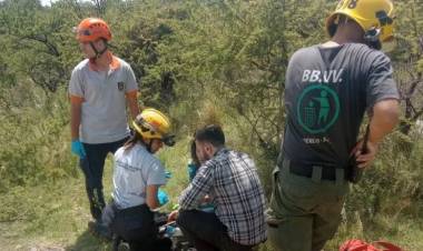 MERLO: rescataron a una parapentista