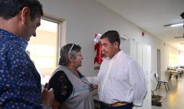 Gato Fernández: recorrida y compromiso por la educación