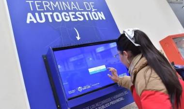 Instalan terminales para consultar información