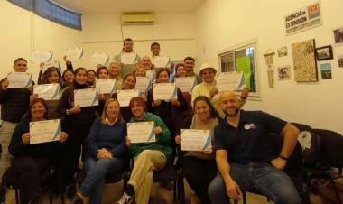 Primeros egresados en la escuela de oficios rurales