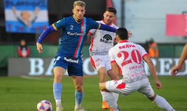 FÚTBOL: Triunfazo de Instituto con la “Legión Puntana”