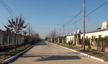 JUSTO DARACT: están hormigonando más cuadras de asfalto