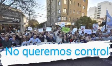 MARCHA DE ÑOQUIS Y LA MULTITUD QUE NO  FUE.La soberbia de corruptos que creen que todos son los mismo 
