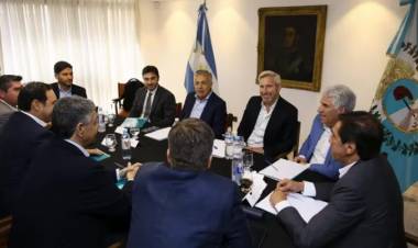 Los Gobernadores de Juntos , incluido Poggi , presionan a Alberto Fernández por plata