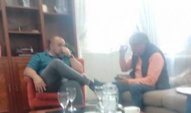 Frontera y Sindicato a punto de cerrar paritaria .Podría anunciarse el lunes si cierran detalles..Seria la primera vez que el Municipio Peronista, acuerde antes que la Provincia. 