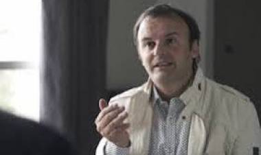 Guerra total entre Gobierno y Rodolfo Negri.Pretenden sanciones por que dicen que no declaró una muerte por Dengue.. La Ley dice que es el médico o el laboratorista el que debe hacerlo. Otra burrada de Salud Pública.Desacreditar la Clínica por política, una vergüenza.