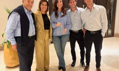 La Vice Presidenta cenó con Adolfo, que apoya a MILEI .Ruedo político impensado .