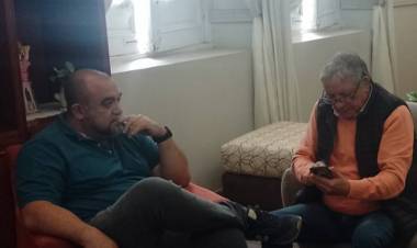 Principio de acuerdo entre Frontera y el Sindicato Municipal.Seria remunerativo y se anunciaría el viernes.Acordaron pasar los transitorios a Planta o Contratados .La paritaria será permanente 
