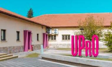 Cayó de 10400 a 7400 los aspirantes en la UPRO.Con él curso nivelatorio quedarán menos.Es un 35 por ciento menos .Los punteros políticos y sus consecuencias 