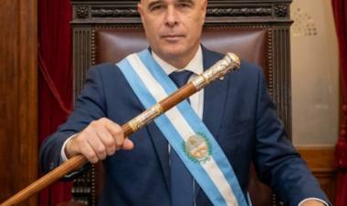 Abdala: Poggi con licitar 1 km de la ruta 1 hace él ridículo .En vez de ser superador, actúa con revanchismo con la gente de rehén.Esta detonada la principal vía turística y algunos festejan éste despropósito.Ya basta , hay que cambiar .