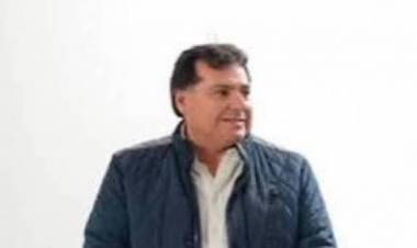 Aguilar denunció él desastre de la 7 y él Gobierno prometió arreglar mil losetas y parte de la luz y accesos de la 8 . Casi en soledad castiga 