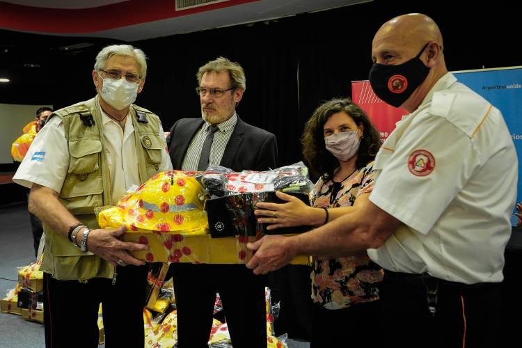 Bomberos voluntarios de San Luis recibieron equipamiento