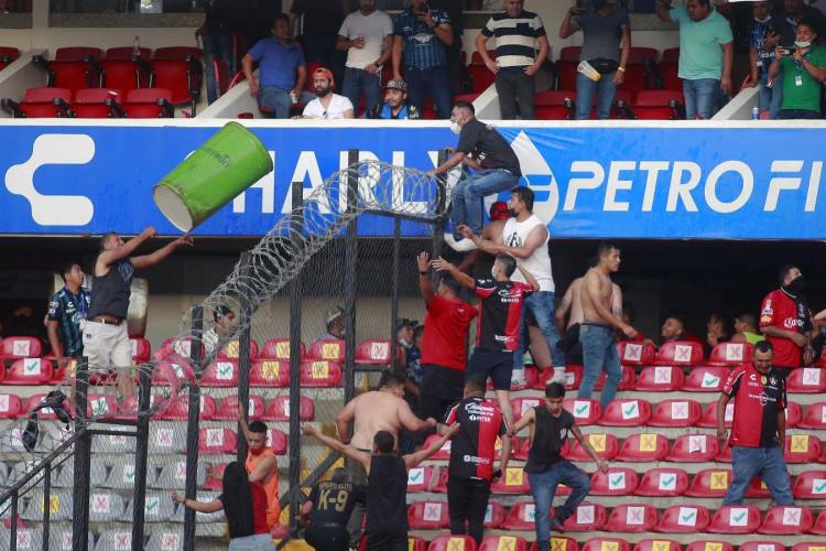 ¿FÚTBOL?: La masacre de Querétaro, México de luto