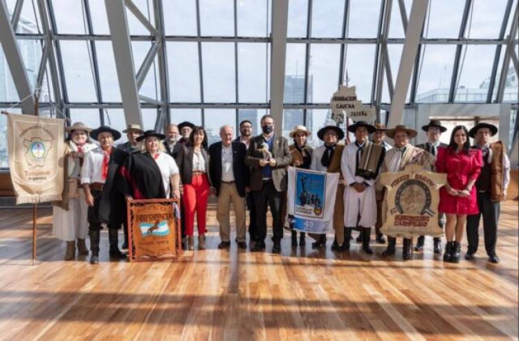 Consolidar nuestra identidad a través de la tradición