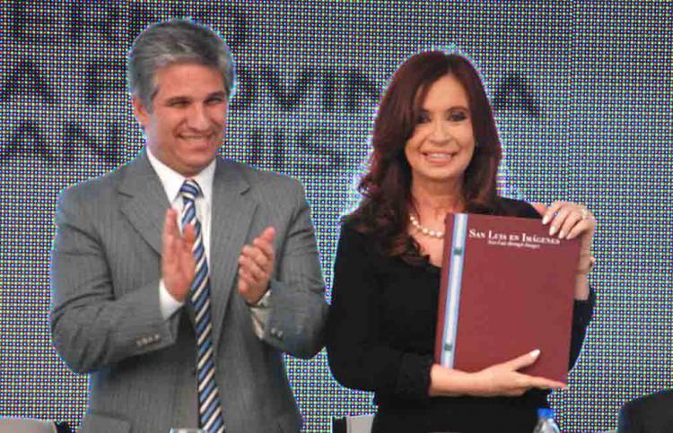 Echaron a Poggi del Eva PERON por atorrante.Viviendas inundadas y sin terminar .