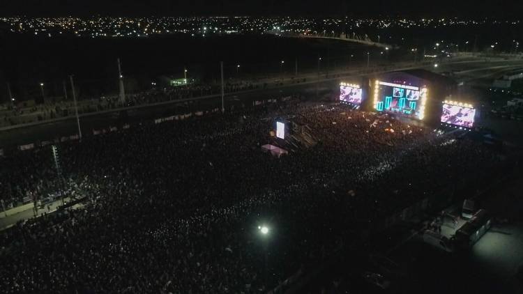La Pedrera y una fiesta única con la Banda del Indio Solari.Multitud 