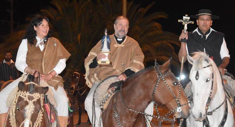 Villa de la Quebrada : el Obispo y la Intendenta de a caballo en la veneración Patronal