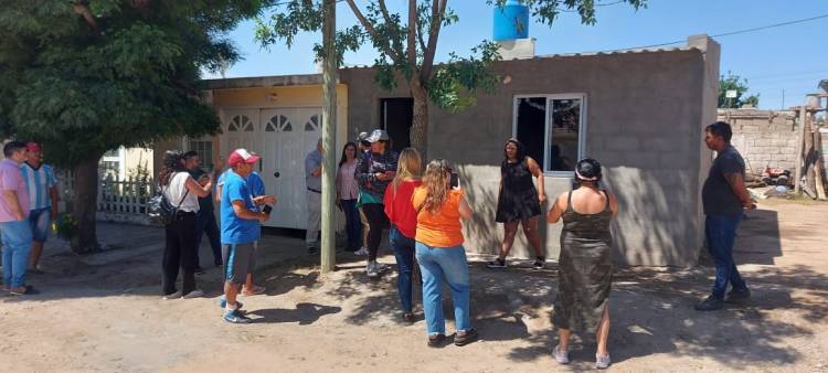 Tilisarao:con la misma gente del Plan, le construyeron una casa a un beneficiaro.Sentido común superador.