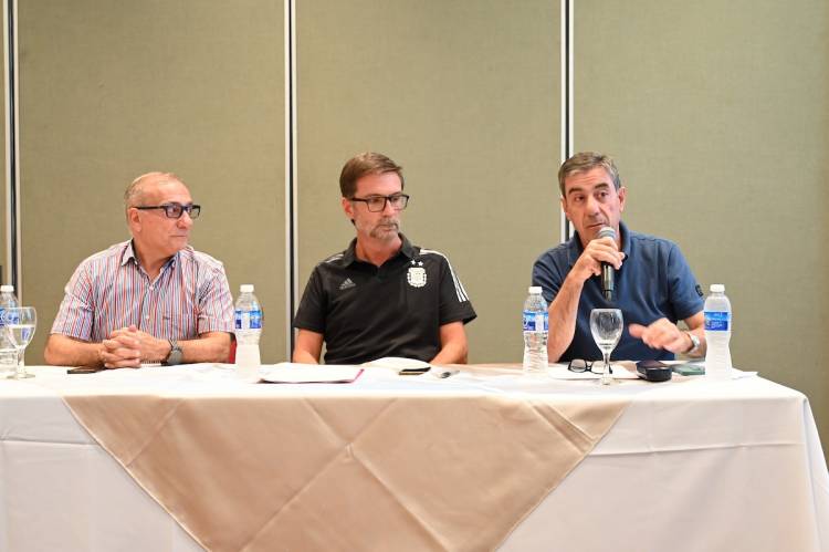 ”Sueños con dirigentes deportivos de clubes de fútbol”