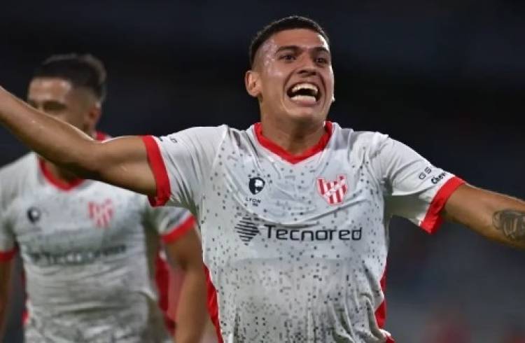 FÚTBOL: "En la cancha, somos 11 contra 11"
