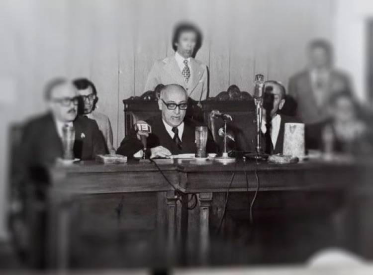Elías Adre”el peronista Gobernador que cayó en el 76.Quien fue y sus ideas y obras Había ganado con el 67%.La Educación fue su gran aporte y él Acta de Reparación Histórica