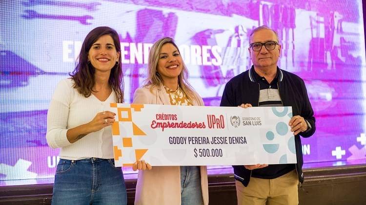 Surroca “el señor de las oportunidades que engrandeció la UPRO y va a Intendente de Mercedess.El increíble formato de  educar y financiar al egresado para que trabaje ya……..