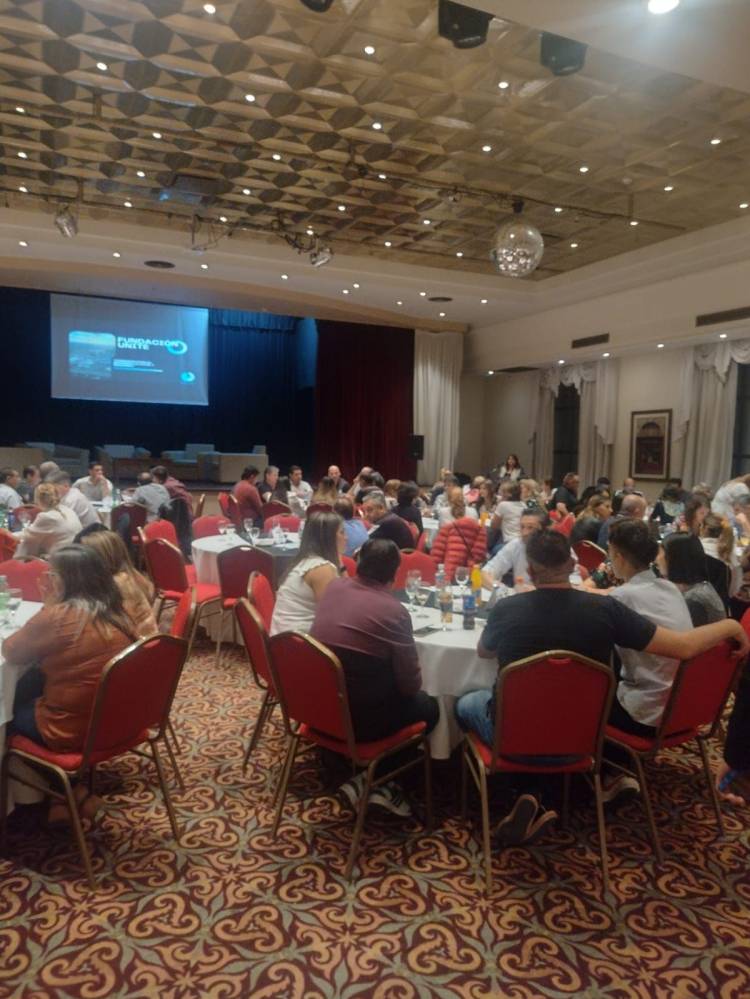 UNITE PJ Organizado: profesionales,supervisores y empresarios  con el Gato . Aguilar sabe sumar .