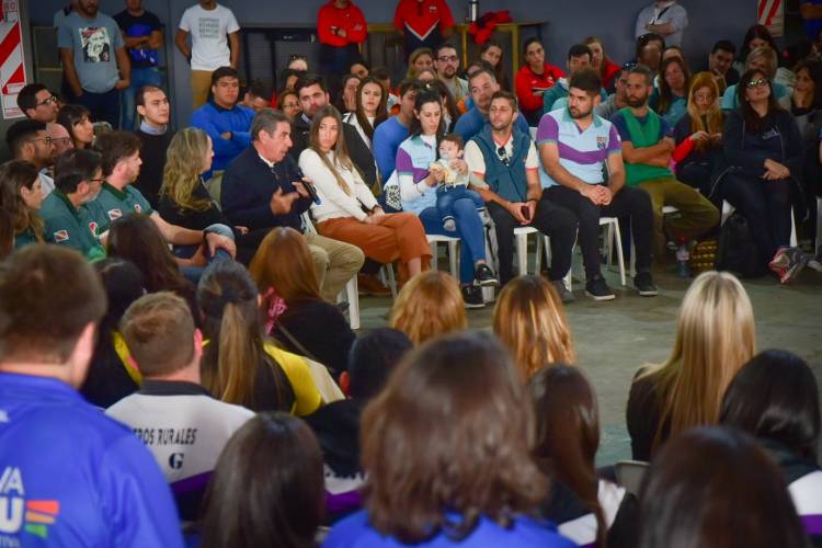“ESCUCHAMOS A LA GRAN FAMILIA DE LAS ESCUELAS GENERATIVAS”