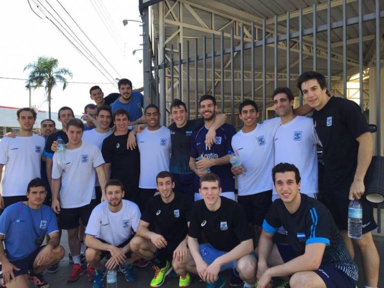 HANDBALL: Argentina venció a Uruguay, Parker fue titular