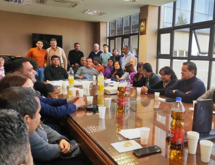 Aumento de Coparticipación a Municipios .Compromiso Peronista de Campaña defendido por el poggismo también, pero que votará en contra, porque les tocará aplicarlo.Haz lo que digo, pero no lo que hago.