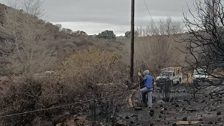 El fuego ocasionó daños a un tramo de fibra óptica 