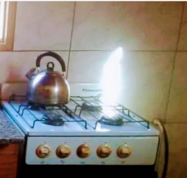 Talita:milagro ? Foto de una  Virgen en la Hostería Municipal.Darwin García su Intendente, emocionado 