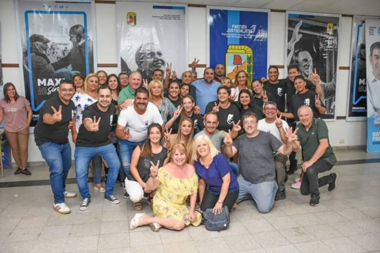 Oportuno brindis en el PJ Villa Mercedes.Maxi Frontera para que nadie se sienta que se salva solo.No es lo mismo lo institucional que lo político , para quede claro .