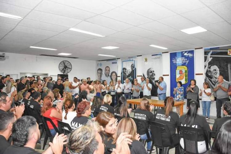 Oportuno brindis en el PJ Villa Mercedes.Maxi Frontera para que nadie se sienta que se salva solo.No es lo mismo lo institucional que lo político , para quede claro .