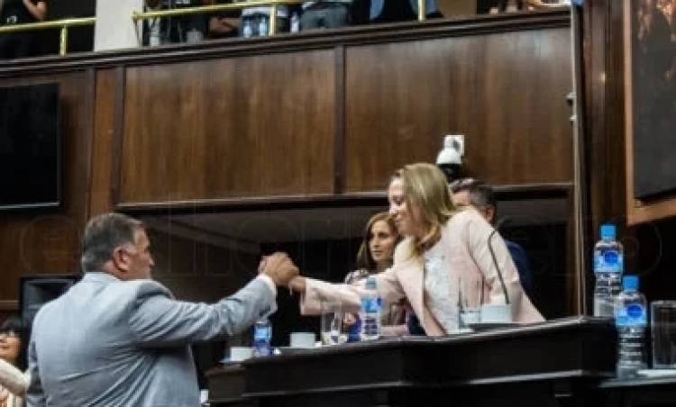 Con ayuda del peronismo disidente, el oficialismo tomó la  Cámara de Diputados con Alberto Leyes que será Presidente .El lugar lo perdió el PJ por falta de contención 