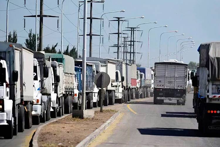 Los Aceiteros pararán desde el 6 de mayo , por tiempo indeterminado por la vuelta del impuesto a las Ganancias.Se sumarán otros sectores claves de la economía.