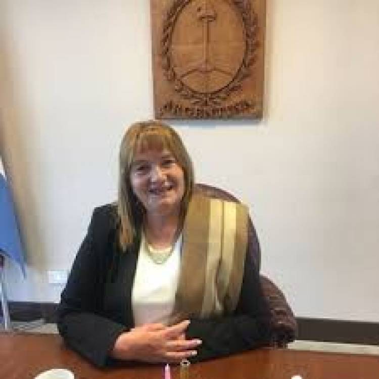 Dominga Torres se fue de Desarrollo Social en un escàndalo. Le parò el carro a Bertolini por los curros que vienen con  subsidios .El manejo de los Centros de Jubilados pretendidos por la mujer del Ministro  que maneja Personas Jurìdicas, fue el detonante.Me quedo en la Toma, dijo la ex Funcionaria
