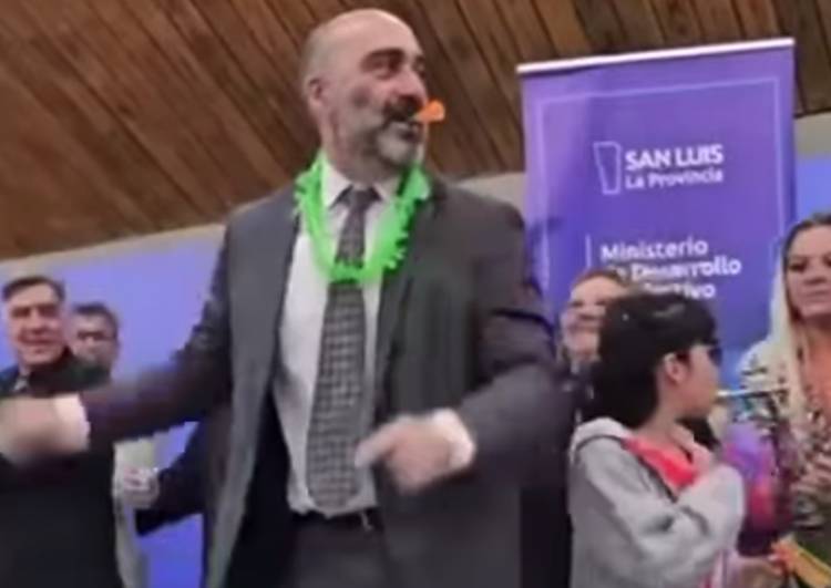 Procter Gamble. ya se llevó la máquina de Gillete, está parada y en menos de un año se va.La pañalera se está desarmando . Quedaría como depósito de Arcor.Tragedia social ante la inutilidad de Poggi y Trombotto 
