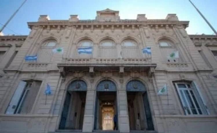 El sometimiento a los Estatales de Planta a Contratado es inconstitucional.El Superior Tribunal resolvería en un caso y habría una demanda colectiva .La anulación del Pacto de La Toma es lo mismo. El.Art. 26 de Convención Interamericana de DH es claro. 