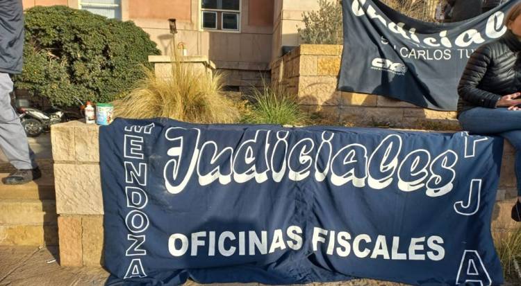 Fuerte fallo de la Corte de Mendoza,sobre los sueldos de los empleados judiciales: qué deberá hacer el Gobierno.Obligado a recomponer bajo sanciones.San Luis y él caso de Nora Villegas  y él SIJUPU